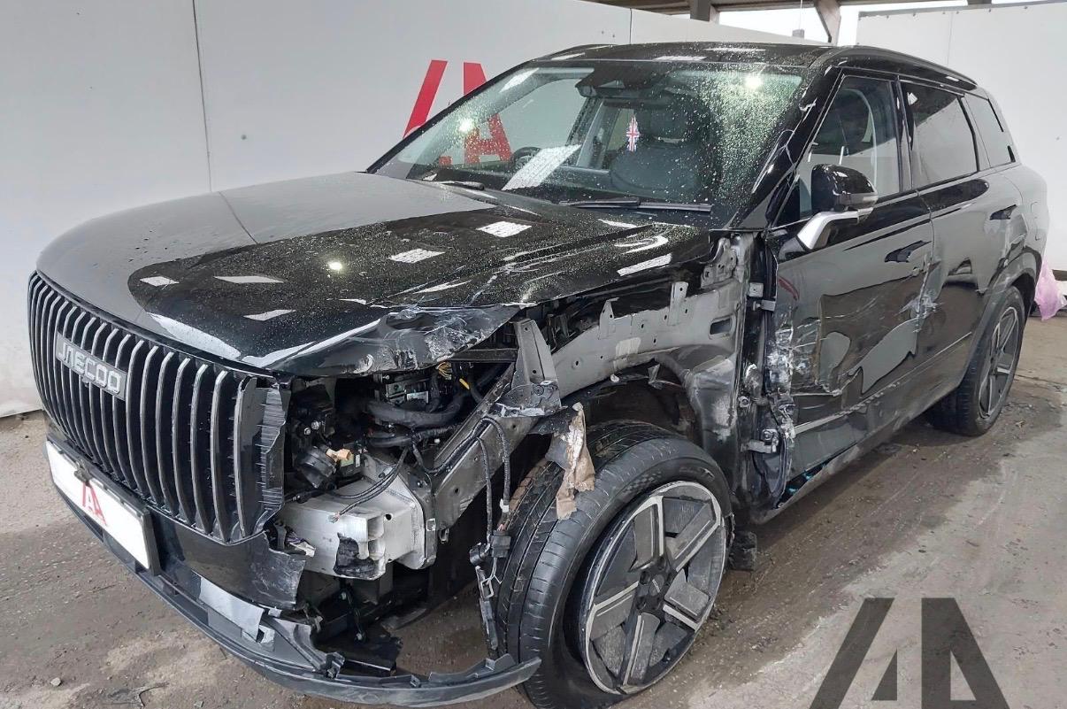 Black Jaecoo SUV with front collision damage before repair