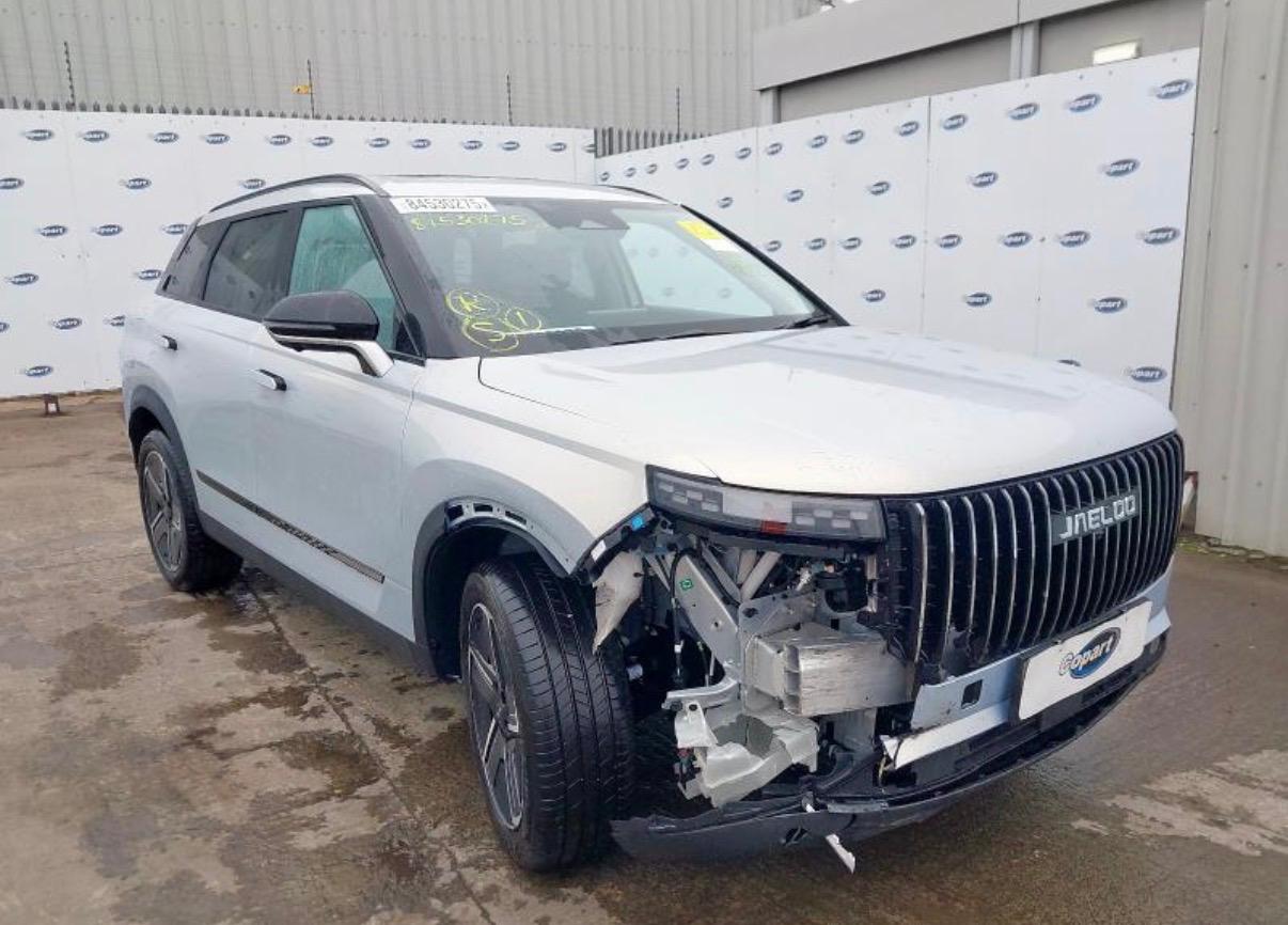 White Jaecoo SUV with front collision damage before repair